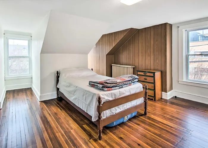 Roomy Lancaster Home Walk To Dtwn And Hospital