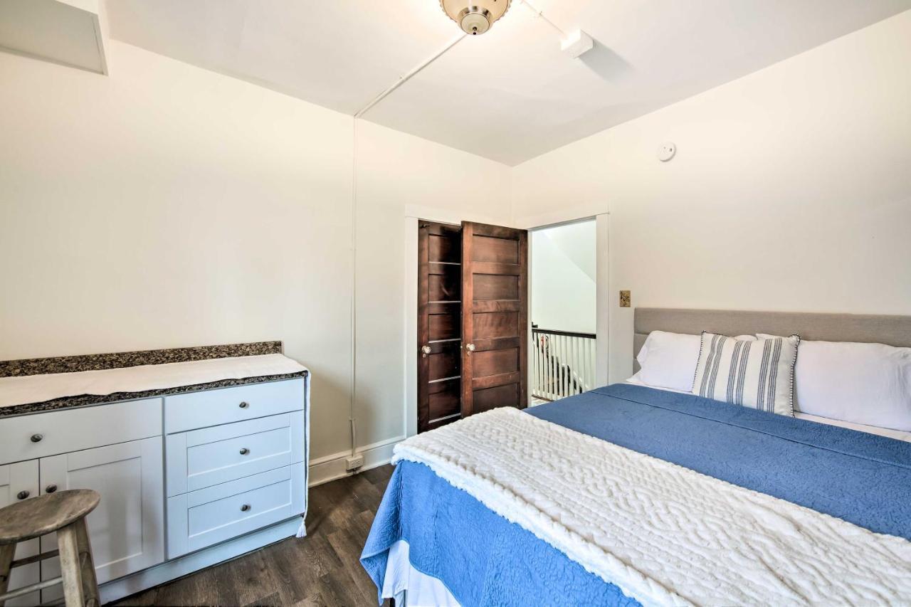 Roomy Walk To Dtwn And Hospital Holiday home Lancaster